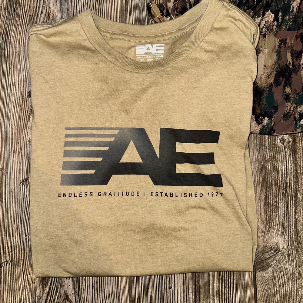 American Eagle Outfitters Tan Men's AE Logo Short Sleeve T-Shirt Size Large Soft